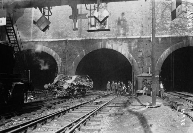 signaux 1921-tunnel-des-Batignolles-wagon-incendie.jpg