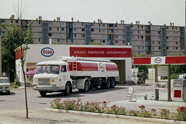 JM240-citerne-Esso-1962.jpg