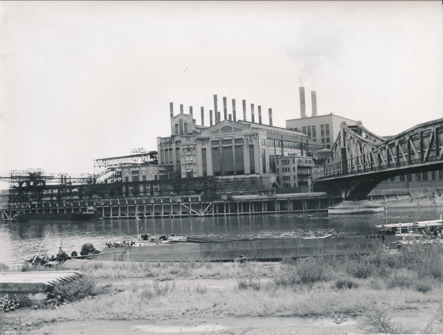 IVRY-SUR-SEINE-c-1950-Usine-à-Ivry-Port.jpg