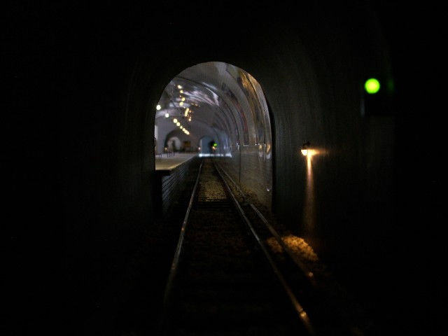 ligne arrivant dans une station à quai central