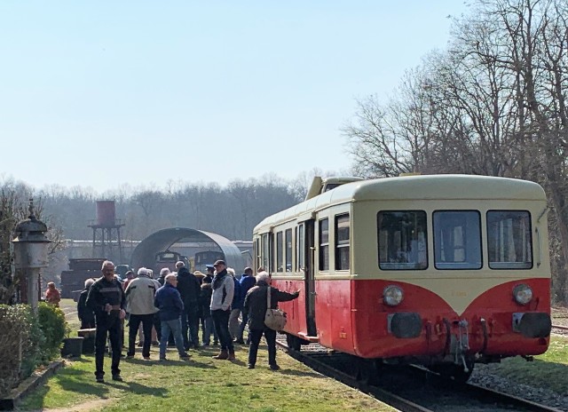 Participants CDZ devant le X5852 des TTDA