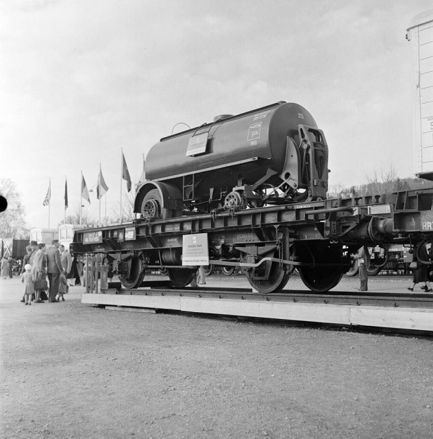CH-000699-3R_2087_10.jpg