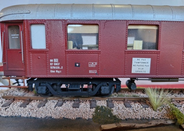 Voiture de cantonnement sur base MTH (je ne sais plus qui l'a construite...)