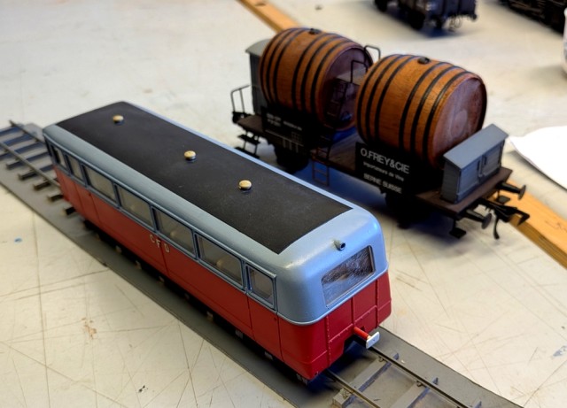 autorail de Dion Nd CFD Apocopa en zéro métrique, et un bi-foudres APOLDA (ou BILLER-BAHN) en livrée suisse
