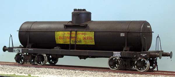 Citerne TP réalisée par Pierre MIGUEL sur base Intermountain, mais dont le châssis a été reconstruit. Bogies d'ABS Models