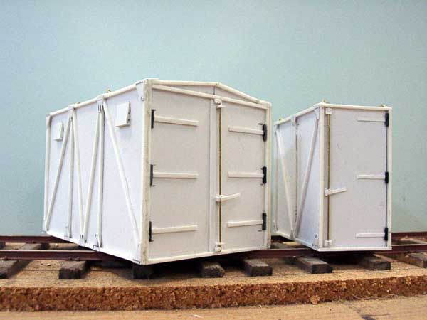 Containers en "plasticarte" par Pierre MIGUEL