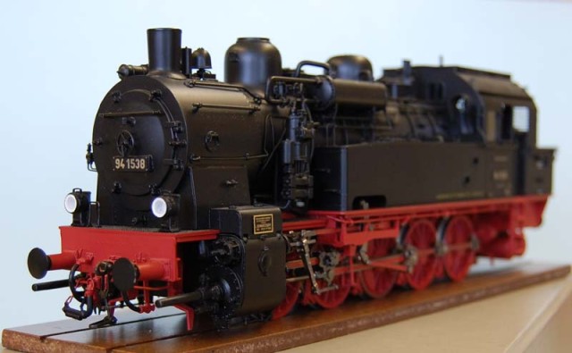 La machine allemande BR94 de chez KISS montre le savoir faire de ce constructeur qui s'est largement fait connaître par sa 141R. Quelques vue des détails, la puissance et le fonctionnement sont de la même veine...