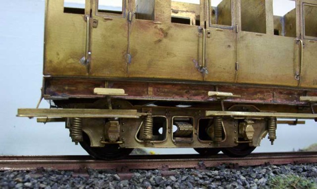 Beau bogie pour porter la voiture Nord 2ème classe de la section. Mais il y a d'autres propositions... Il faudra choisir !