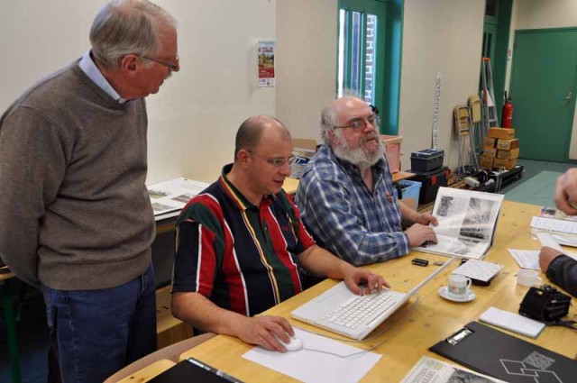 Après la matinée surtout concentrée sur les projets de la section, l'activités et les nouvelles du national, les infos FFMF toujours riches sur la région, l'après midi est consacré aux modèles, aux échanges, aux trouvailles... Chacun apporte et partage.