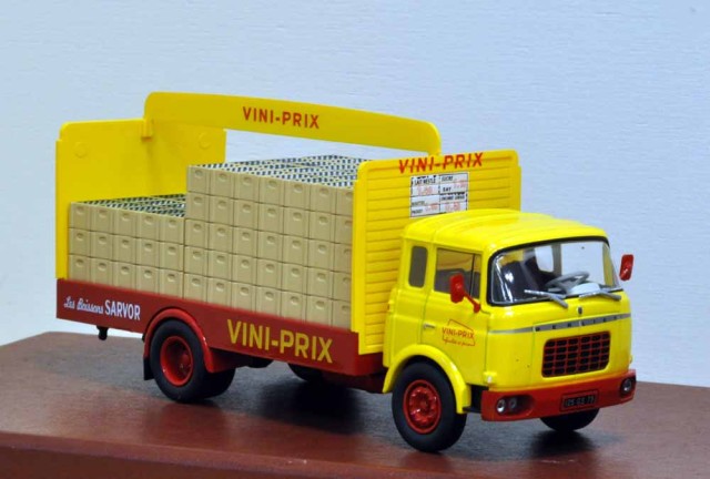 Le Berliet GAK est indispensable. Les casiers à bouteilles sont un peu trop neufs.