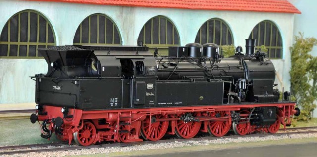 BR78-DB-Kiss-02.jpg
