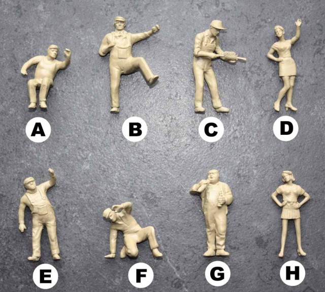 Pierre MIGUEL nous présente (en photos) ces 8 personnages de face (ci-dessus) et de dos (ci-dessous) qui sont l'œuvre d'un artisan qui fait dans le routier. Mais les personnages au 1/43 sont utilisables pour nous.