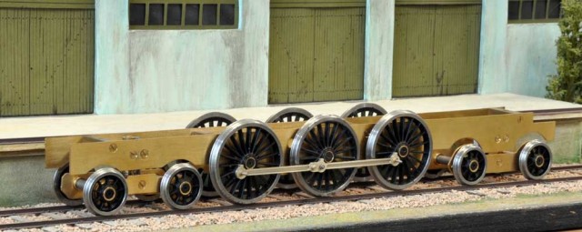 Châssis de 232 TB ROD fabriqué sur demande par JPL models. Suivant l'habitude anglaise, les roues sont en supplément, mais les bogies sont a rappel longitudinal et vertical. (232 TB ROD : locomotive Nord de banlieue qui sur la fin a tourné sur Lille et ses environs).