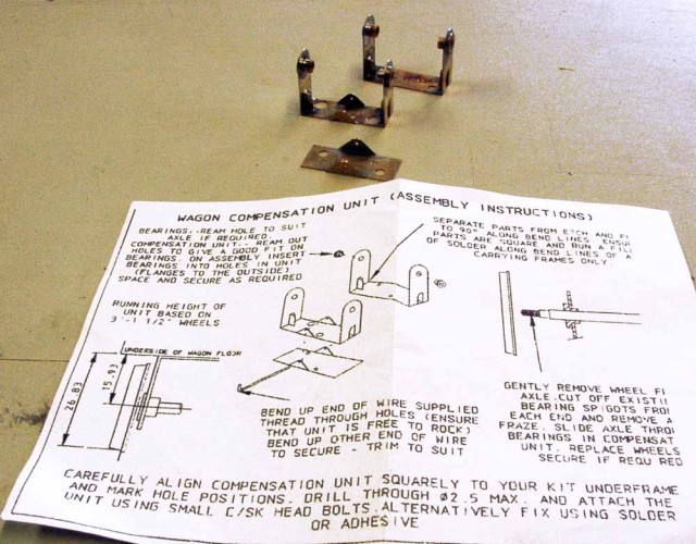 François Bozon nous apporte des systèmes oscillants pour les essieux. Un premier ci-dessus, mais cet artisan n'a pas de site Internet.