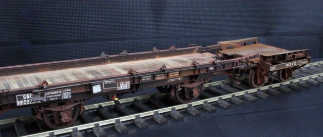 Le wagon et le wagonnet chargeur (tous deux kits Haxo Modele).