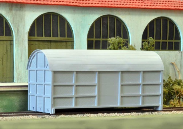 Même base que le précédent mais construit pour pouvoir intégrer une rame " maquette service ", par Pierre Miguel.