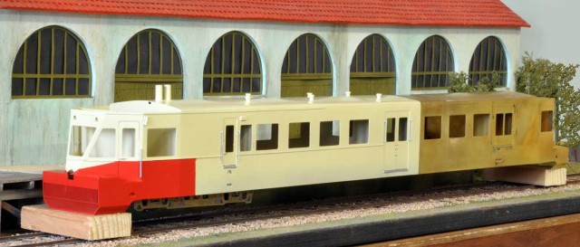 Projet commencé il y a plus de 10 ans, et bloqué par une difficulté technique pour la solution de laquelle les initiateurs ne voulaient pas se contenter d'à peu près, le prototype de l'autorail ADN (version réseau nord) va enfin voir le jour. Daniel Voilqué présentait cette caisse fort joliment réalisée.