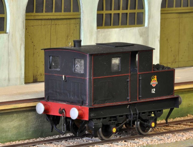 0-4-0 ex-LMS, une petite 020 fermée, à caisse en carton estampé, de FRIZINGHALL MODEL SHOP.