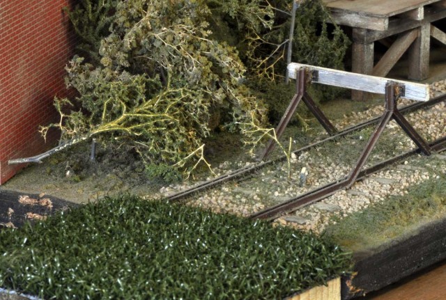 Ces photos de petits coupons de quelques centimètres carré, déposés en bout de diorama en Zéro, permettent de se faire une idée du rendu, dimensions et teintes, des références qui nous ont semblées les plus utilisables (à notre échelle !)