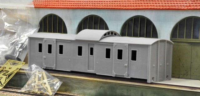 WESTDALE propose ce kit de fourgon night ferry fourni complet : Toutes les fonderies, les roues, le châssis et quelques pièces en photo-découpe, ainsi que la caisse monobloc (sauf la vigie qui dépend de la version) en résine de qualité finement moulée.