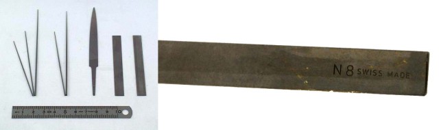 Daniel nous a montré des limes sur chant (ci-dessus à droite) achetée chez "L'OCTANT" (photo issue du site commercial à gauche). De fabrication suisse, en 0,35 ou 0,70 mm d'épaisseur, c'est la surface la plus étroite qui est travaillée. Appelées "limes à fendre" au catalogue, elle voisinent avec des micro limes de moins d'1 mm de section ou d'épaisseur. à ranger très soigneusement car les prix s'échelonnent de 20 € pièce pour les sections carrées et rondes à 50 € pièce pour les limes à fendre !)