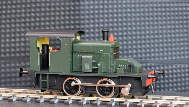Cette machine présentée lors de la réunion précédente a séduit Patrick et Christian qui en ont disposé pour Noël. Moins de 290 € port compris. Il faudra les équiper d'un décodeur. Quelle bouille a ce diesel qui ressemble à une vapeur !