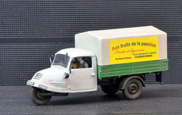 Entre noël et nouvel an, le temps de petits travaux, Christian à repris et modifié ce petit engin  (Goliath 750) : en voici une version française crédible.
