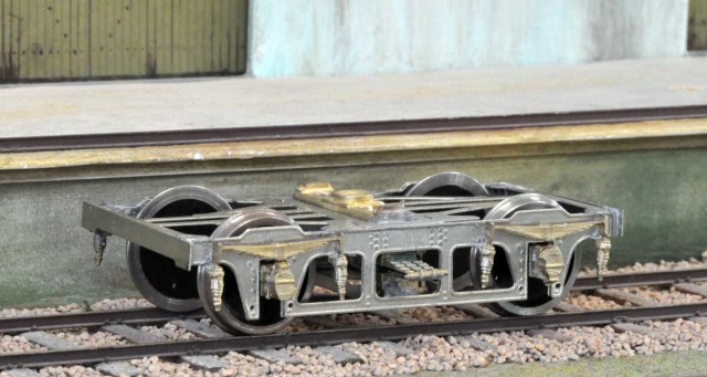 Deux photos des bogies pour les TY en cours de montage. Certaines soudures sont à refaire et les sabots de freins n'ont pas encore été placés.