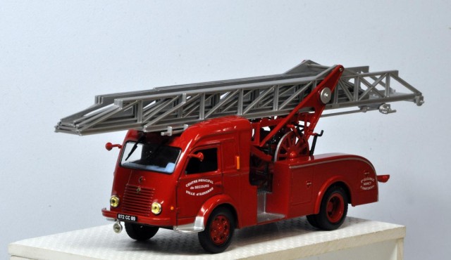 De la série " Camions de pompiers ", ce Renault Galion à grande échelle.