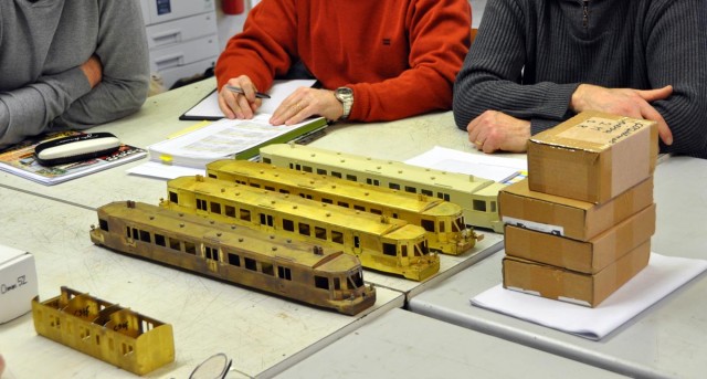 Jacky présente quatre chaudrons de l'ADN qu'il construit avec Daniel VOILQUE. Pièces de belle facture déjà bien avancées.