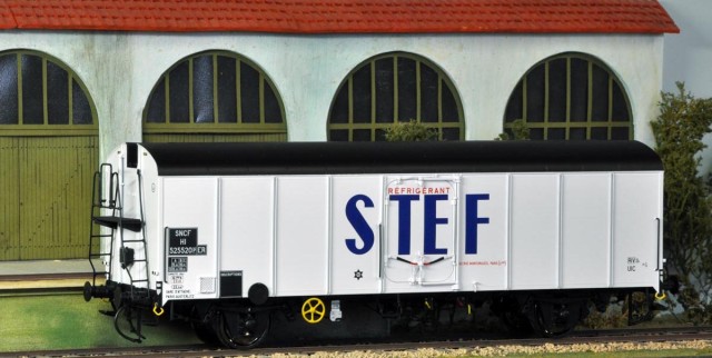 Francis nous a apporté ce Wagon STEF de construction artisanale R37 (tout laiton) au 1/43,5. Dessous de châssis très complet, du beau !