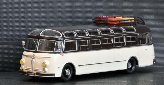 ...et ce car Isobloc typiques des années 50 et 60.