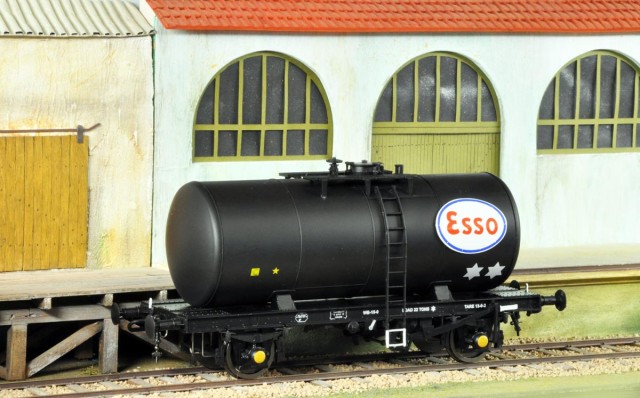 Une citerne ESSO type B (des british Railways) de chez HELJAN (Patrick).