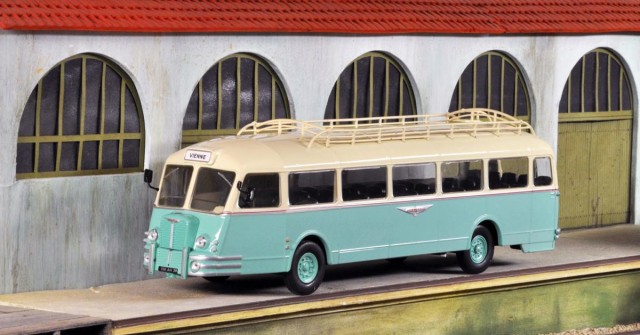 Patrick a amené un autocar Chausson APH de la collection presse Hachette. Cet autocar au radiateur proéminant était surnommé "nez de cochon".