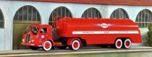 De Patrick toujours, dans la série des semi-remorques qui a débuté récemment, voici la reprise du modèle que les amateurs de Dinky Toys ont connu en plus petit...