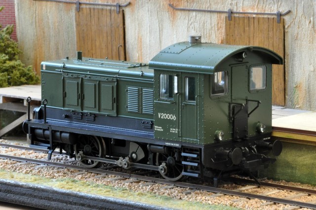 Voici encore un V20 de LENZ qui a un beau succès en France dans sa version verte à châssis noir. Modèle de Sandra et Ludovic Monfet du RMC59.
