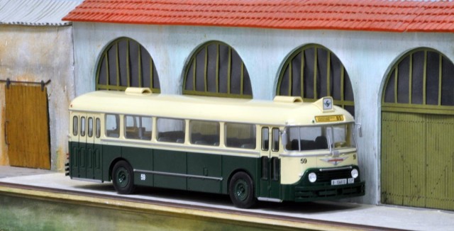 Car Chausson VETRA APV N° 27 da la série des cars et bus de Hachette. Un modèle facilement intégrable à nos décors des années 50...