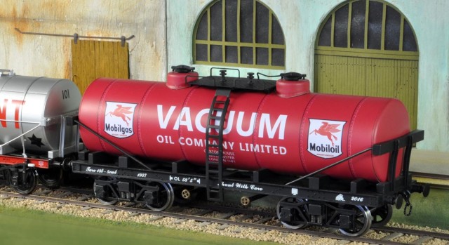 Le wagon à bogies TP est du même principe que le surbaissé, de marque Darsteart. Plusieurs décoration, environ 75 euros.
