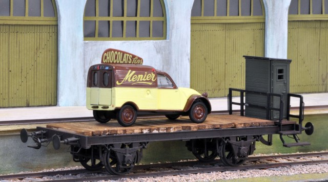 Toujours par Sandra, toujours sur base O Scale Model, ce plat accompagne fort bien la citerne.