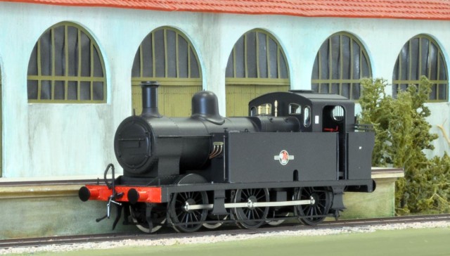 De François, une 030 (0-6-0 in english in ZE text) Jinty du LMS en livrée BR. Fabrication DAPOL prêt à rouler. Plusieurs de ces machines ont figurées pendant trois ans à l’effectif SNCF en 030TW à la fin des années 1940.