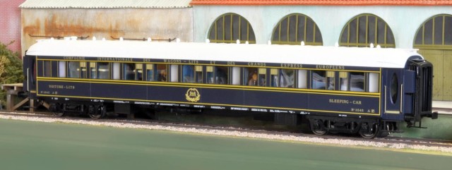 Cette voiture est une MTH, une LX transformée par Pierre en LX16 pour l’aménager en recréant le crime de l’Orient Express pour le défi RAMMA de 2015 à Sedan (thème : le train fait son cinéma).