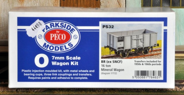 Acquisition de Ludovic. Peco diffuse le catalogue Parkside. LR Presse étant importateur de Peco, on retrouve ces modèles sur les stands LocoRevue lors des expos. Le contenu est identique, le prix reste raisonnable, même si certains adhérents se souviennent de cette référence à 28 livres (moins de 35 €) mais c'était il y a plus de 10 ans !