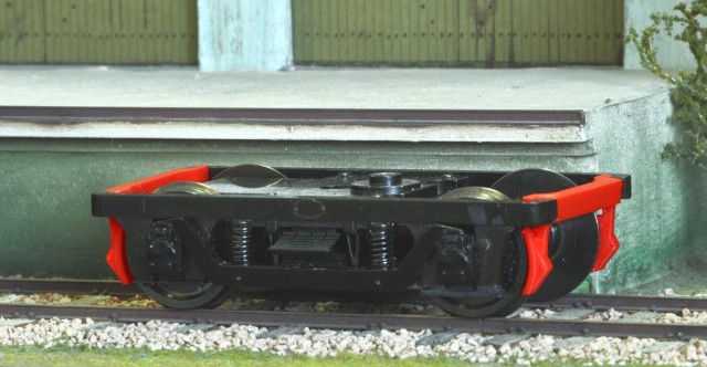 Les voitures CIWL (voir précédemment) ont été présentées afin de montrer comment une petite pièce en impression 3D (représentée en rouge sur le bogie seul) pouvait, après ablation des sabots de frein et du timon d’attelage, modifier l'allure. Il s’agit d’un petit ajout cosmétique, afin de rendre une allure plus conforme, pas d’une transformation représentant la réalité. Un article futur de Pierre décrira davantage du processus ayant permis la réalisation de ces pièces. Une démonstration d'impression 3D en a été faite à QuaiZéro 2018 (stand de l'AMAL).