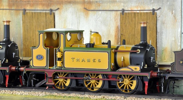 TERRIER du LBSC, dénommée THAMES. une 3° machine est sortie dans cette livrée dénommée BRIGHTON (que je n’ai pas) et qui a été présentée à l’exposition universelle de Paris fin XIX° siècle).