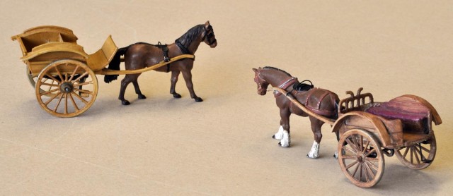 LYNX MODELS a toujours une paire de véhicules hippomobiles. https://www.lynxmodels.net/castings.html. Ceux-ci sont un peu basiques, mais se prêtent à adjonction facile de petits détails.