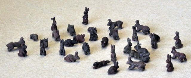 Lapins ayant tendance à se reproduite comme des… lapins! Provenance de chez DUNCAN MODELS, LYNX MODELS et LANGLEY MODELS. Il s’agit de lapins de garenne, donc plus bruns que ceux des clapiers. Pas dit que je ne change pas la couleur de certains !