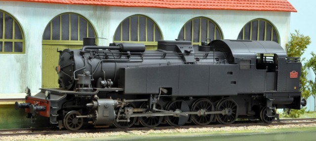 C'est Francis qui nous permet d'admirer cette magnifique 151 TQ. C'est un kit JCR digitalisé et patiné. Modèle monté par une personne compétente dont le nom ne sera pas divulgué. La patine est très légère ainsi qu'il le faut car ces machines étaient parfaitement entretenues par l'équipe de conduite.