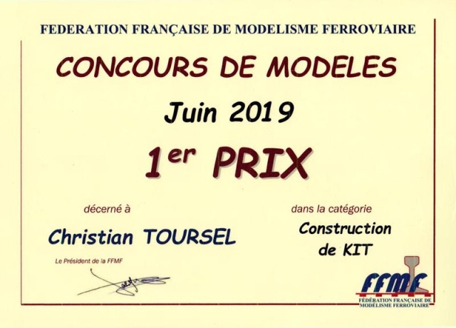 Il faut aussi citer le premier prix obtenu au concours de modèles de la FFMF les 01 et 02 juin 2019 à Pithiviers, en catégorie "construction de kit".<br />Ci-dessous les 3 modèles présentés au concours, c'est le premier, un plat TP à ranchers qui a été primé.