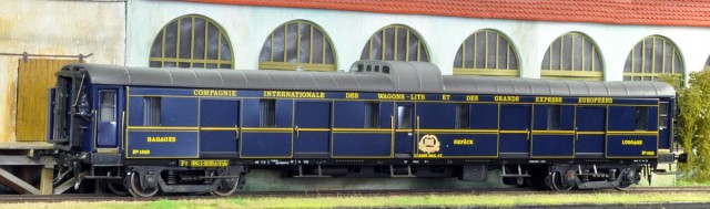Fourgon CIWL de chez Elettren. Bleu à 4portes, type NORD-EXPRESS (1926).