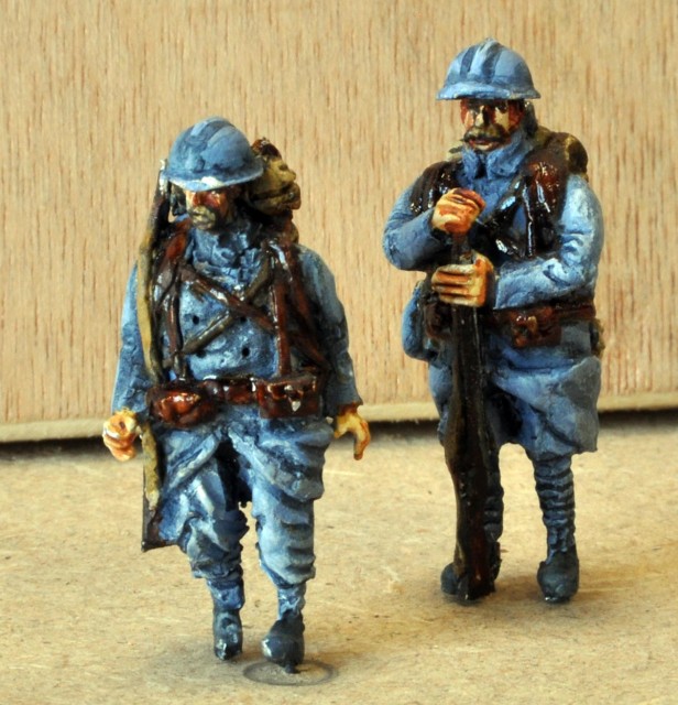 Ces deux poilus en bleu horizon ont été peints par l’un des deux animateurs de PLM CASTAWAYS (vendus peints £4,50 - mais ce sont toujours des figurines surnuméraires pour des présentations ou démontées de dioramas devenus obsolètes).